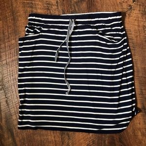 Max Studio Navy Stripped Skirt w/pockets!